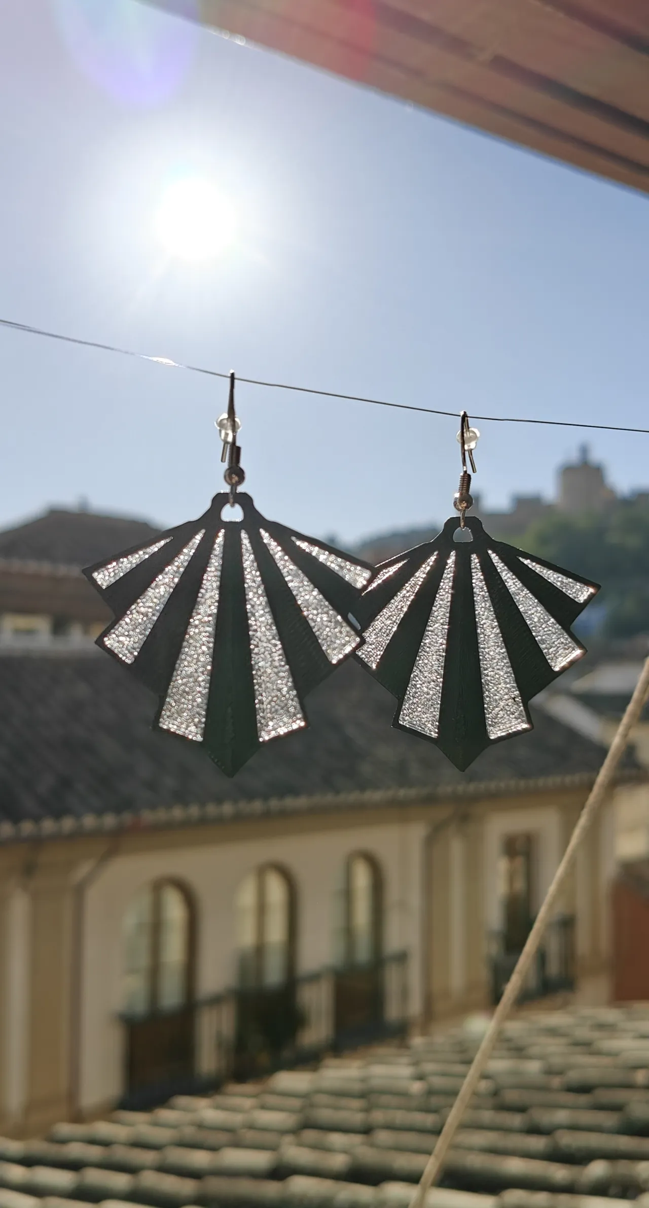 Art Déco earring view 4