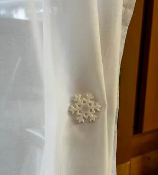 Snowflake Curtain Clip