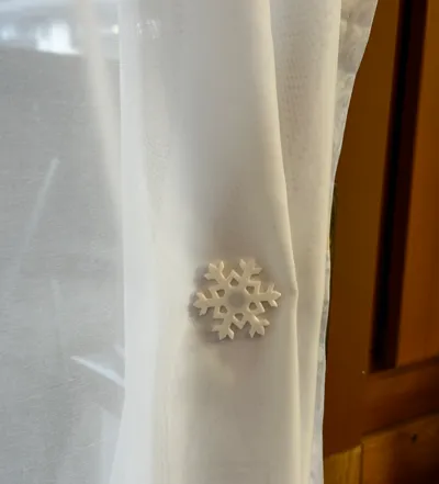 Snowflake Curtain Clip