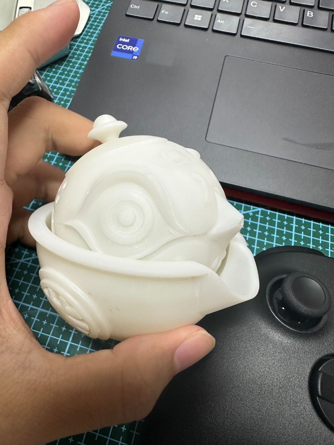 Miniatura 2 do modelo 3D 绝区零青衣专属音擎玉壶青冰