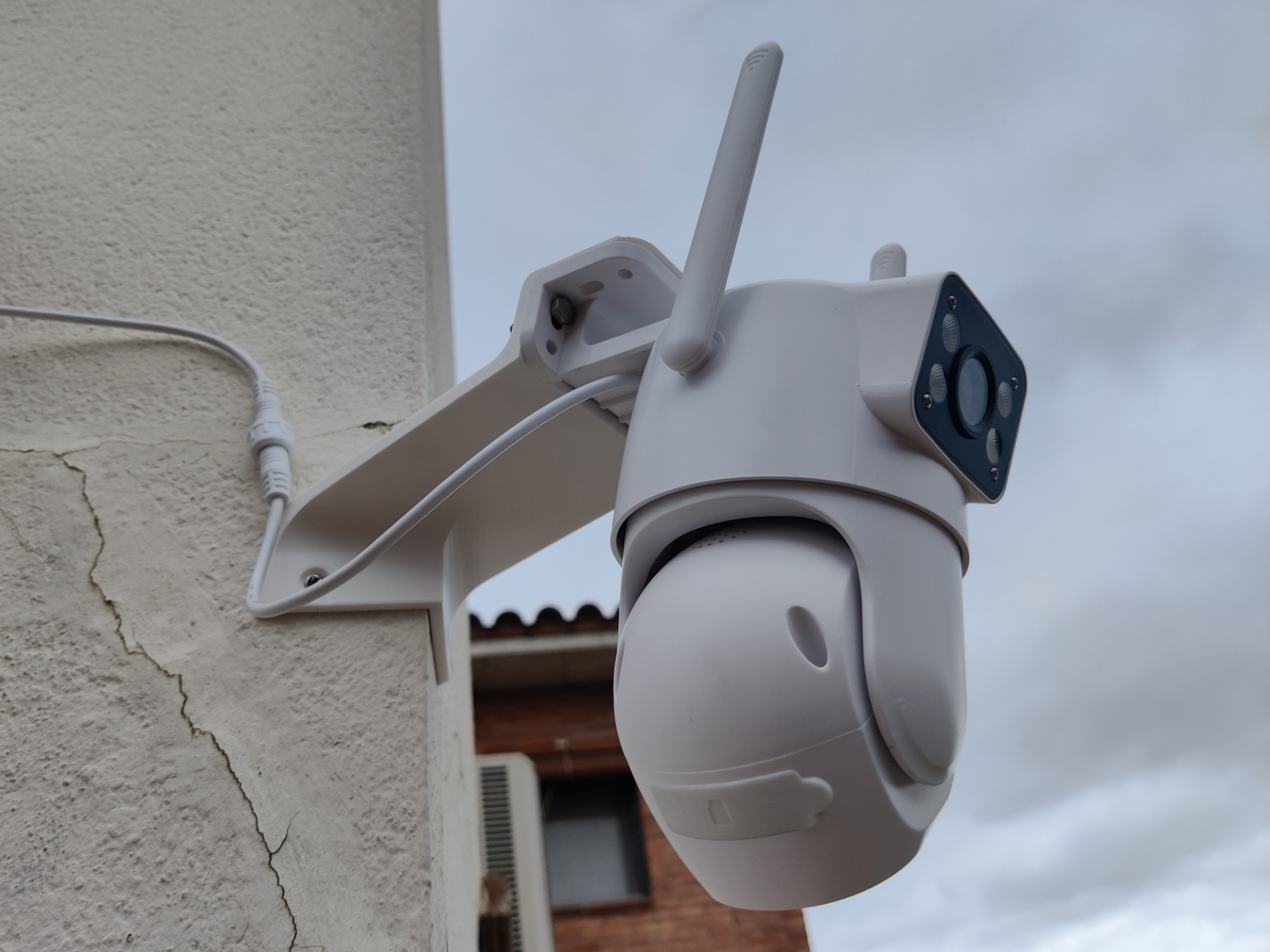 90° Wall Mount Bracket for Tuya Solar WiFi Camera