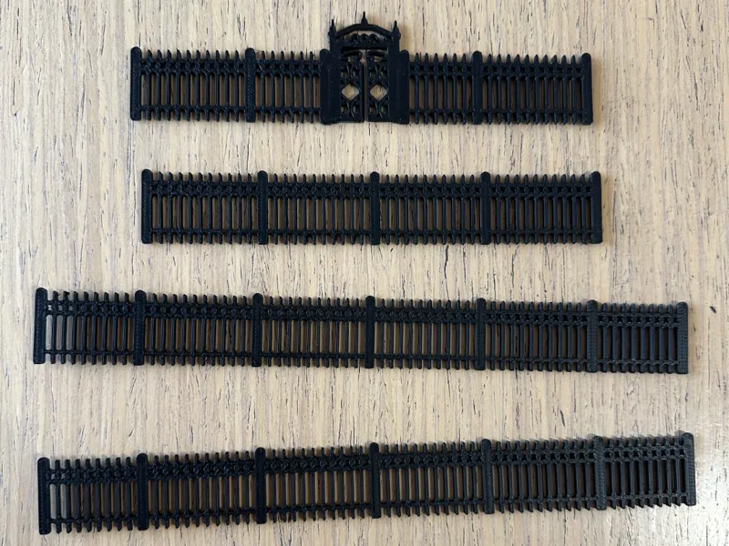 H0 Green Fence Diorama Train
