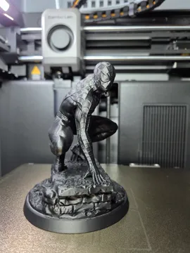 Figura decorativa: Spider-Man Rooftop Crouch Hero Statue — vista de referencia 5