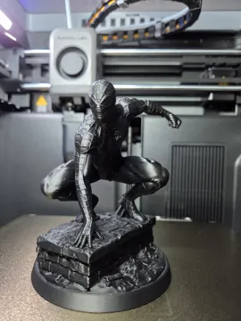 Figura decorativa: Spider-Man Rooftop Crouch Hero Statue — vista de referencia 3
