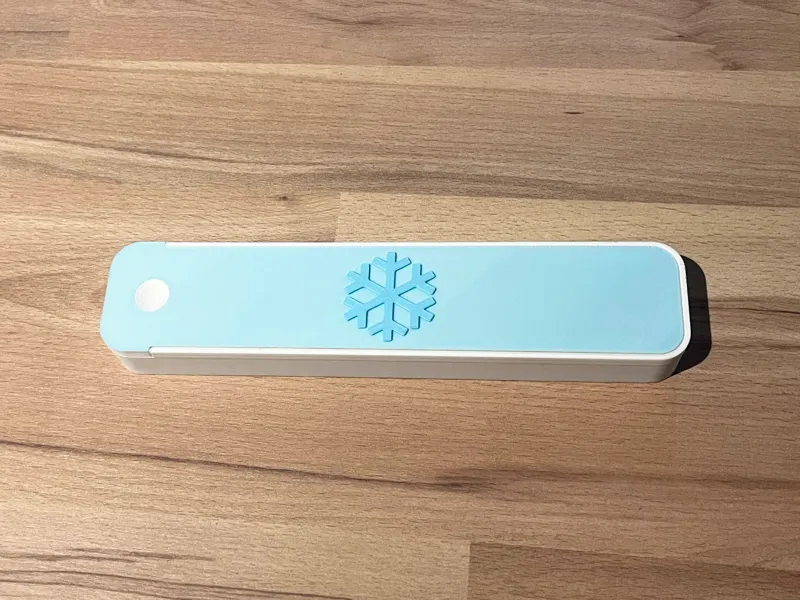 Sliding lid box with snowflake