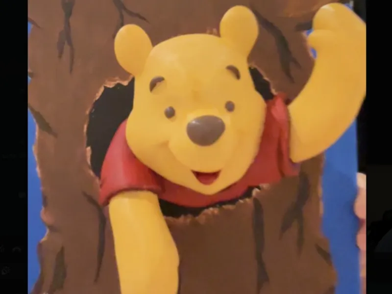 Pooh saying hello from the tree