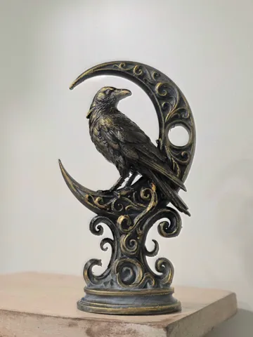 Modelo para impresión 3D: Elegant Moon Raven - Halloween Decor Series — vista de referencia 2