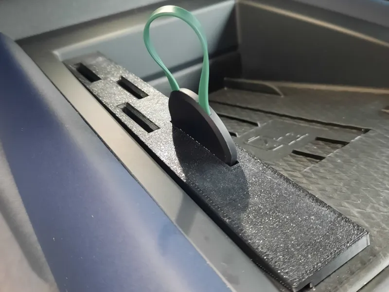 Cupra Tavascan Coin + Clever-ladebrik Holder