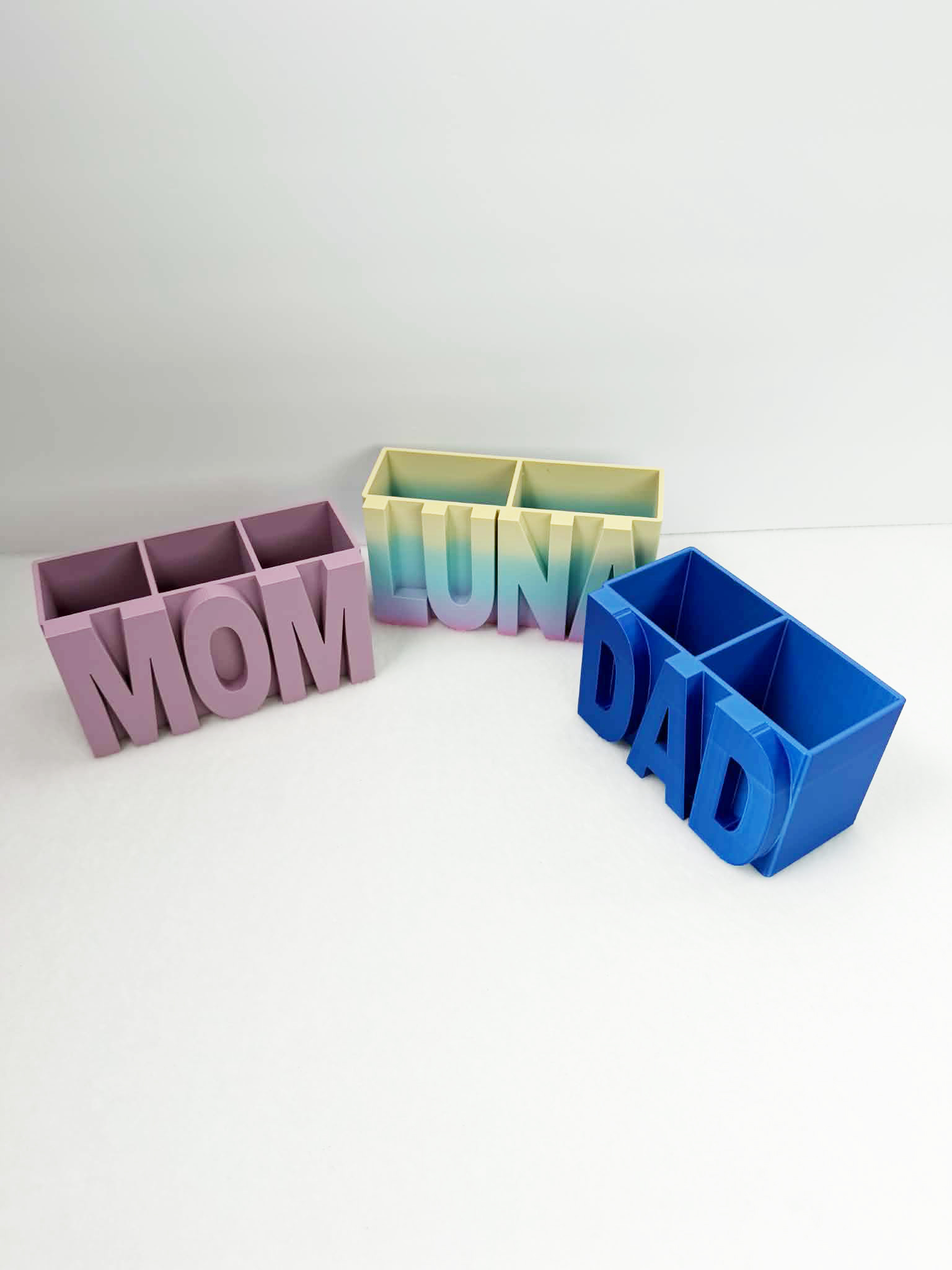 Miniatura 2 do modelo 3D Customizable Name Pen Cup