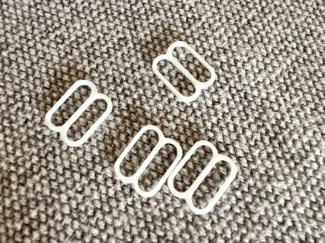 Attache bretelle