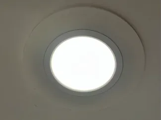 领普人在筒灯补救圈