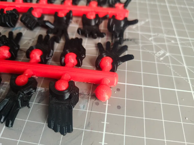 DUMMY 13 HANDS HOLDER