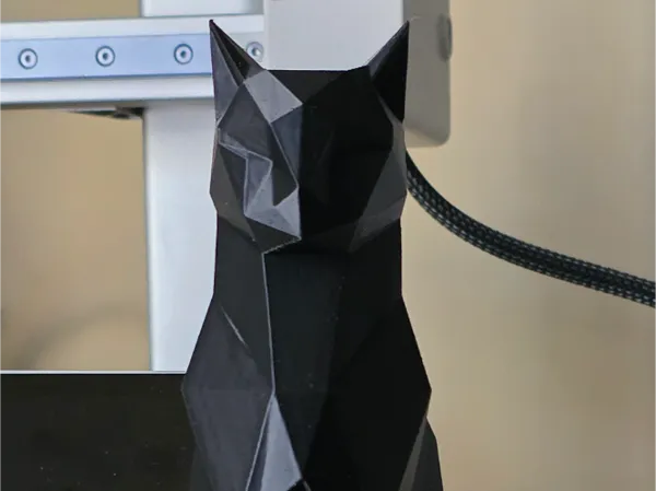 Chat moderne low poly