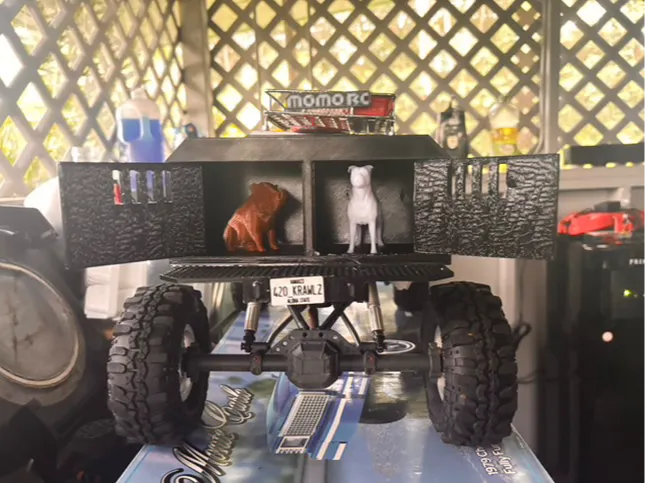 1/10 scale Hunting dog box 
