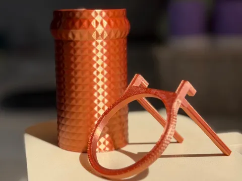 Maceta decorativa: Planter with a mesh holder — referencia de MakerWorld