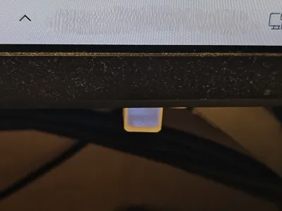 Head-Up Display Assistant – Monitor Indicator Light Reflector