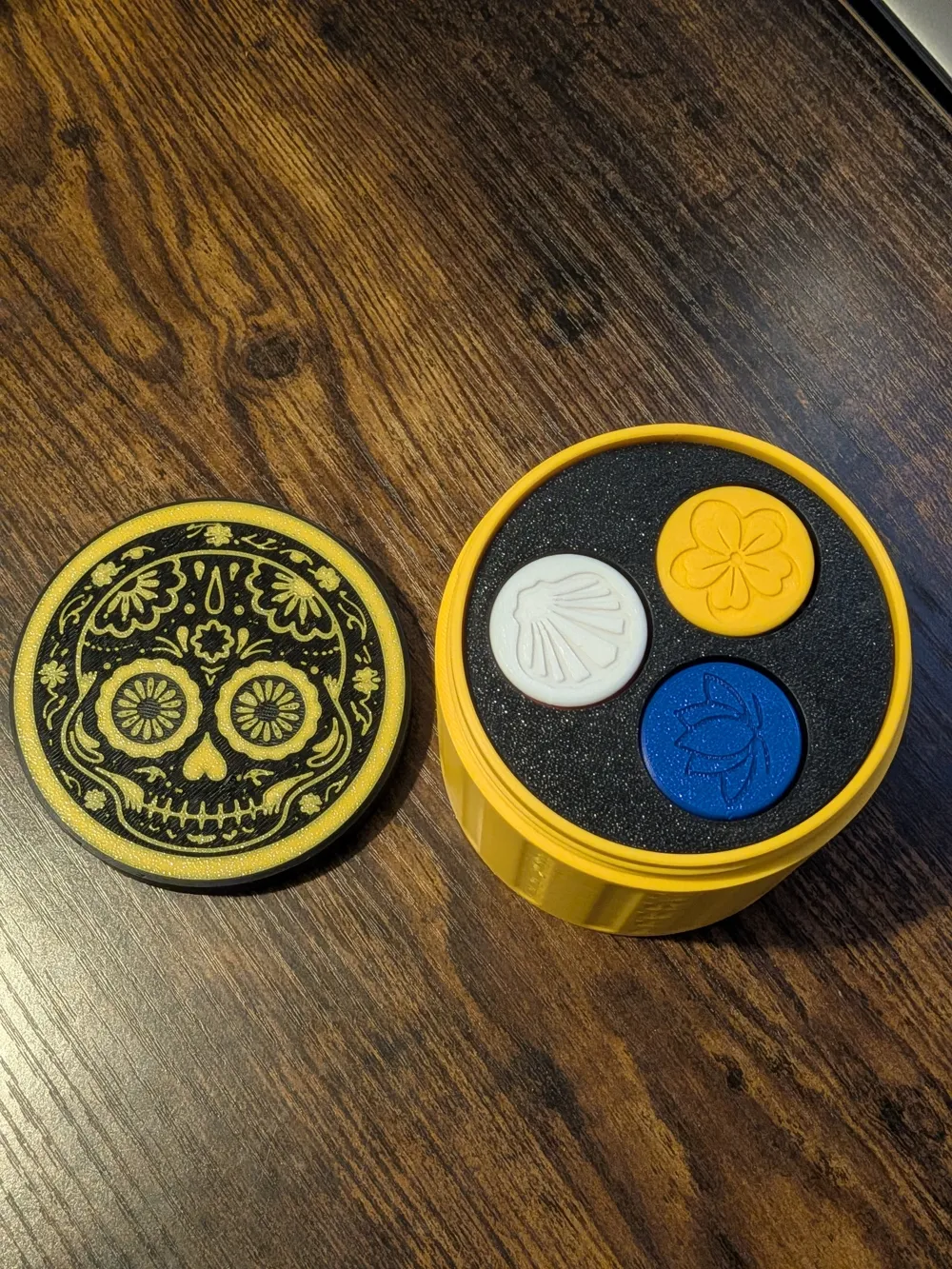 Skull and Roses Board Game Box - Free 3D Print Model - MakerWorld