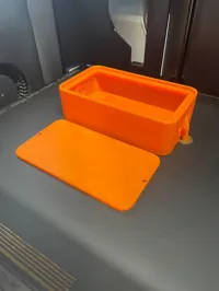 Enclosure with solid lid