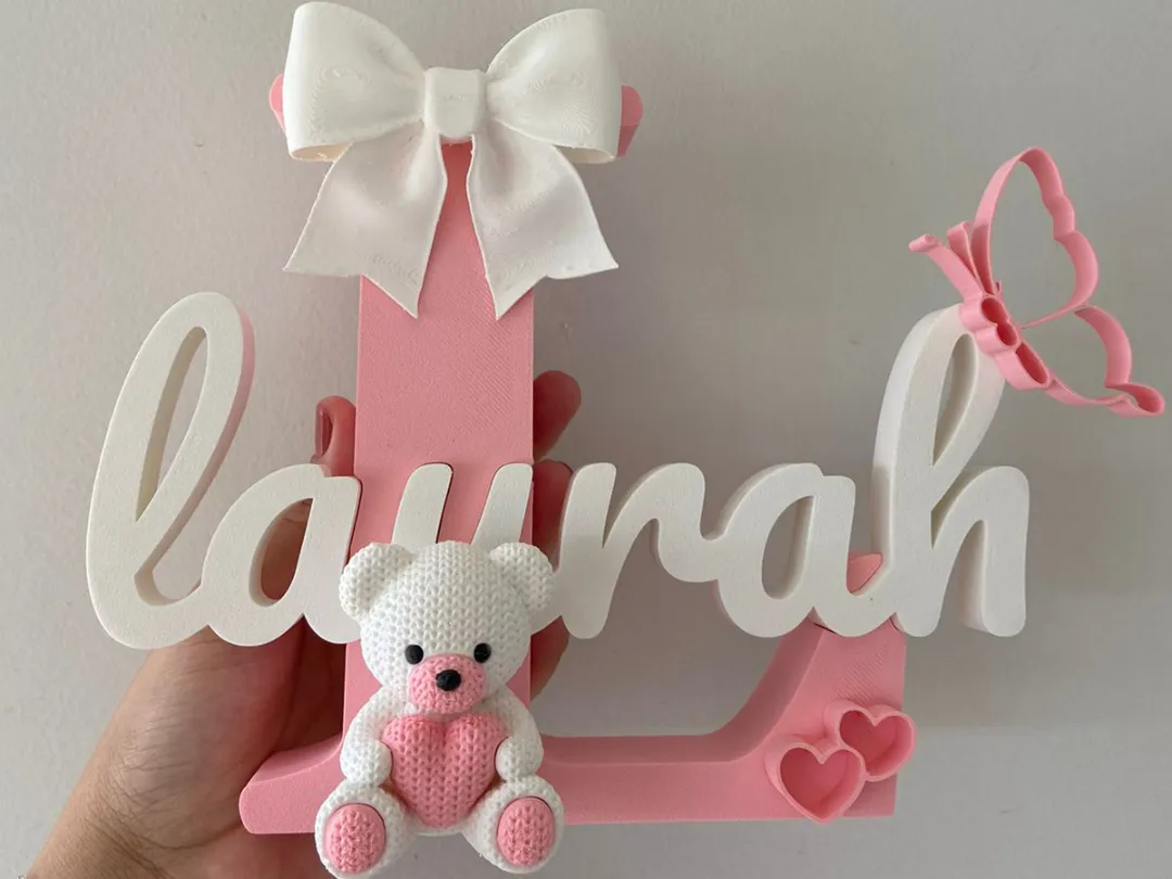 Prénom Laurah avec ourson et papillon