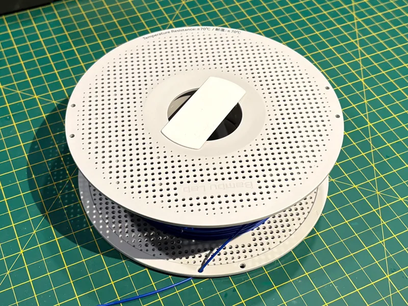 Low Profile RFID Spool Centre Clip for Stacking