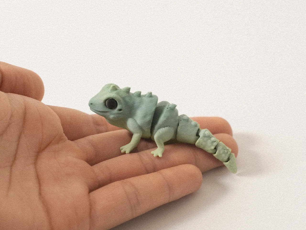 Iguana – Articulated & Keychain view 3