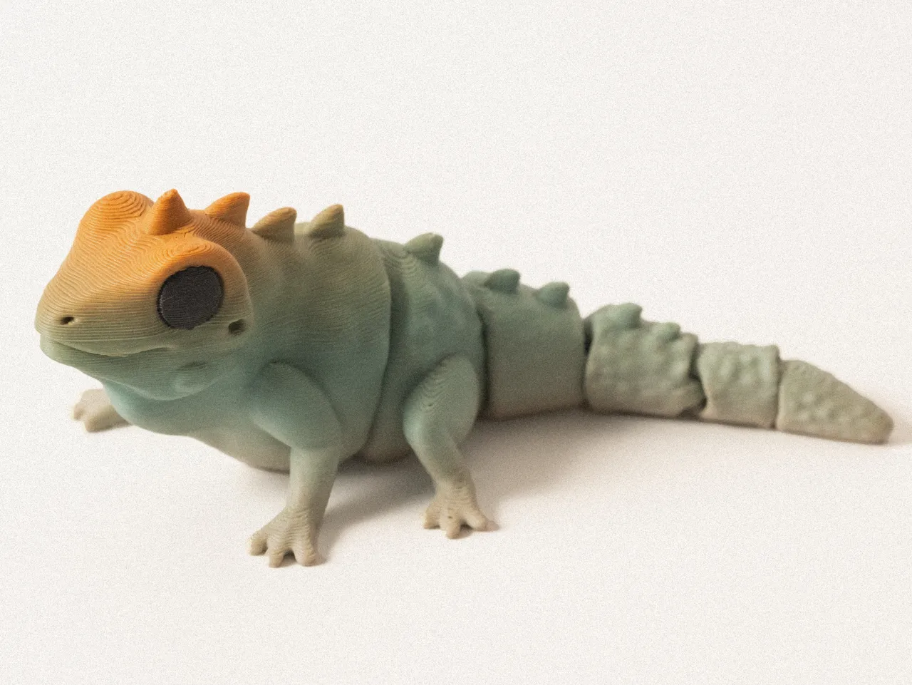 Iguana – Articulated & Keychain view 2