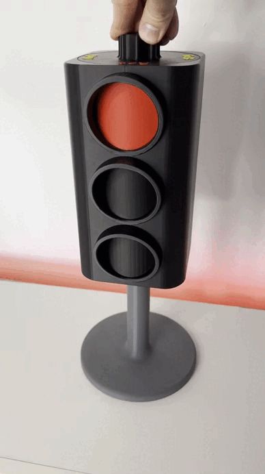 Traffic light with rotating function