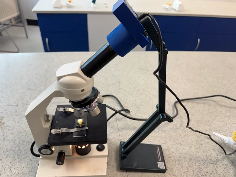 Microscope to visualiser adapter