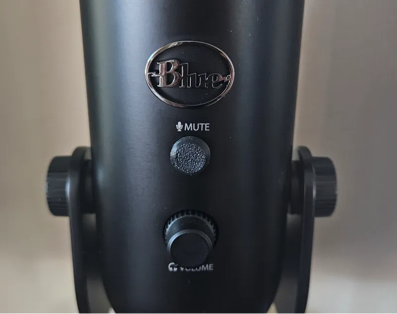 microphone.yeti.muteButtonCover