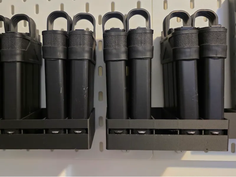 FN FAL (VFC LAR) Ikea skadis mag holder