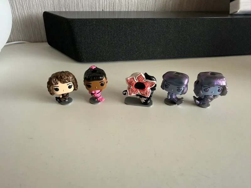 Stranger Things Kinder Joy Standfüße