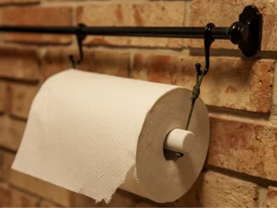 Simple paper towel mount
