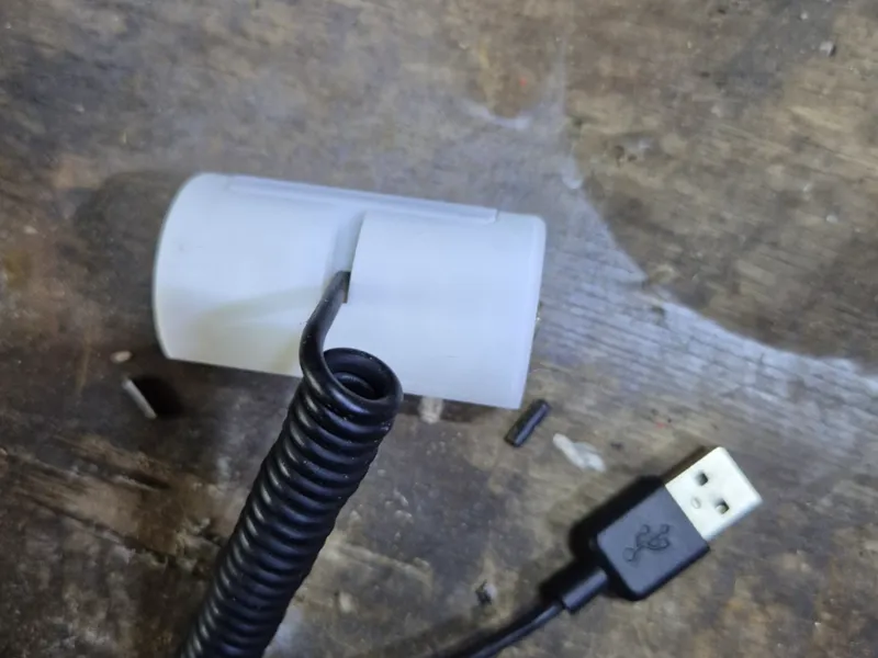 USB to LR20/Battery D adapter
