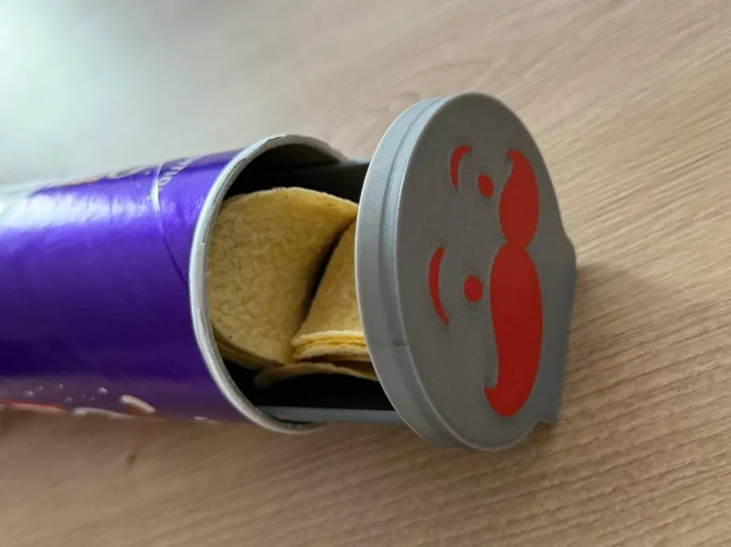 Pringles Can Easy Lift Tray Lid–No More Stuck Chip
