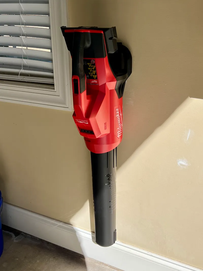 Milwaukee M18 Blower Dual Battery Wall Mount 2824