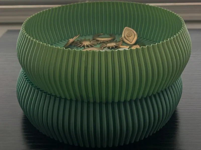 Small Pot with ridges.