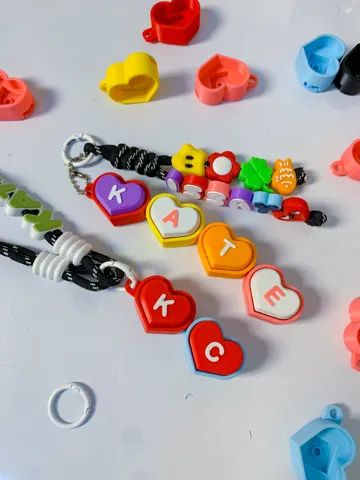 Objeto manipulable: flexi heart modular fidget clicker — vista de referencia 5