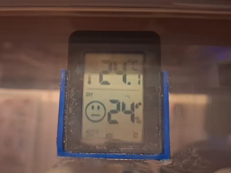 Simple mount for humidity meter