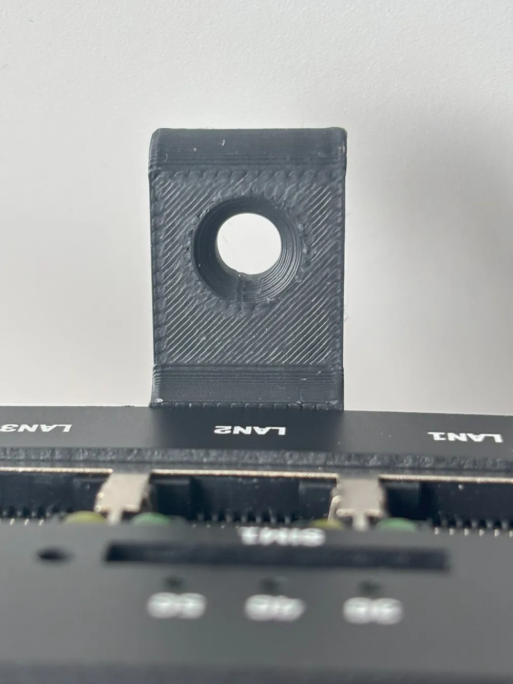 wall-mount-for-a-teltonika-rutx50-router-by-b4ndit-makerworld-download