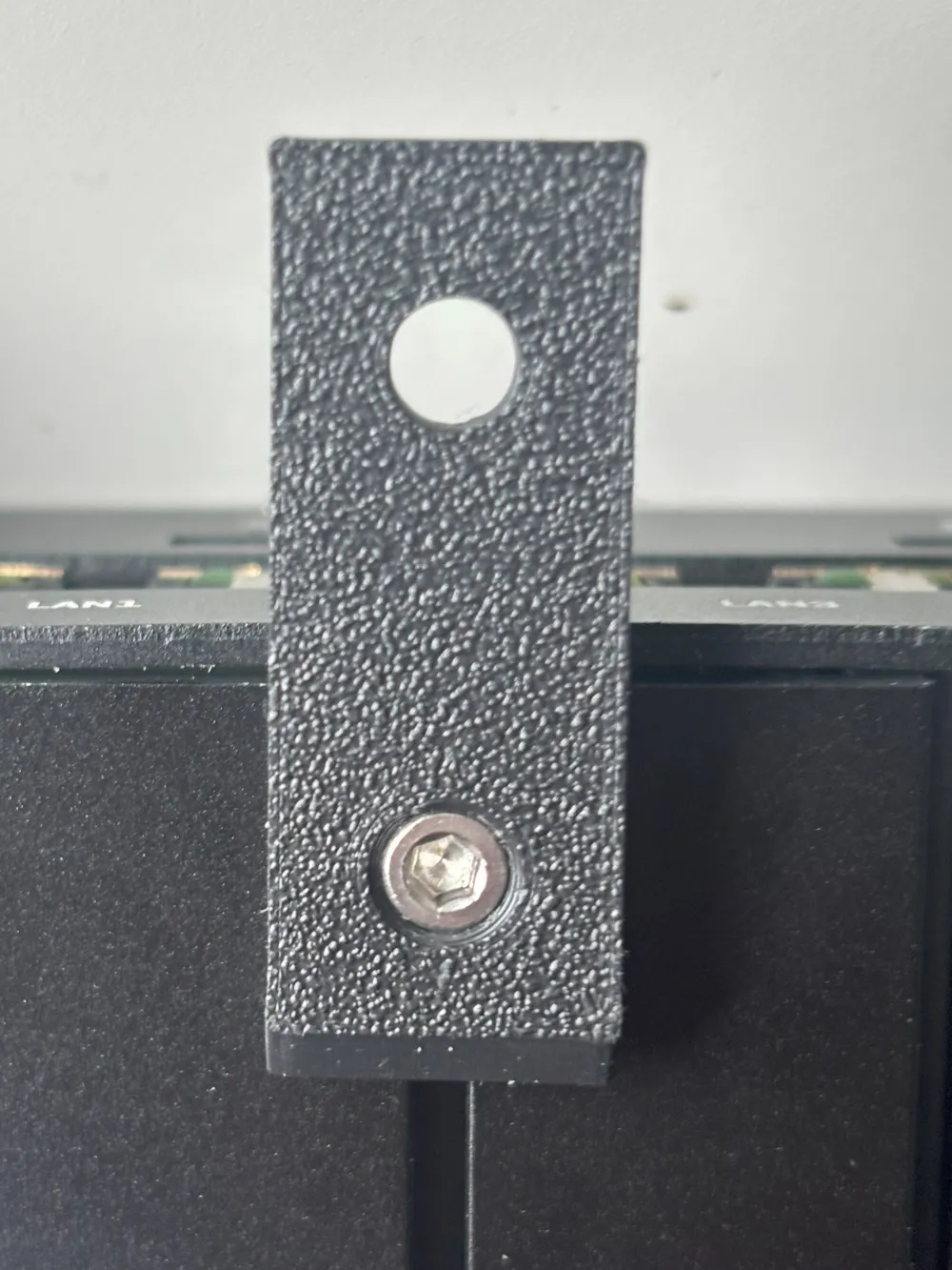wall-mount-for-a-teltonika-rutx50-router-by-b4ndit-makerworld-download