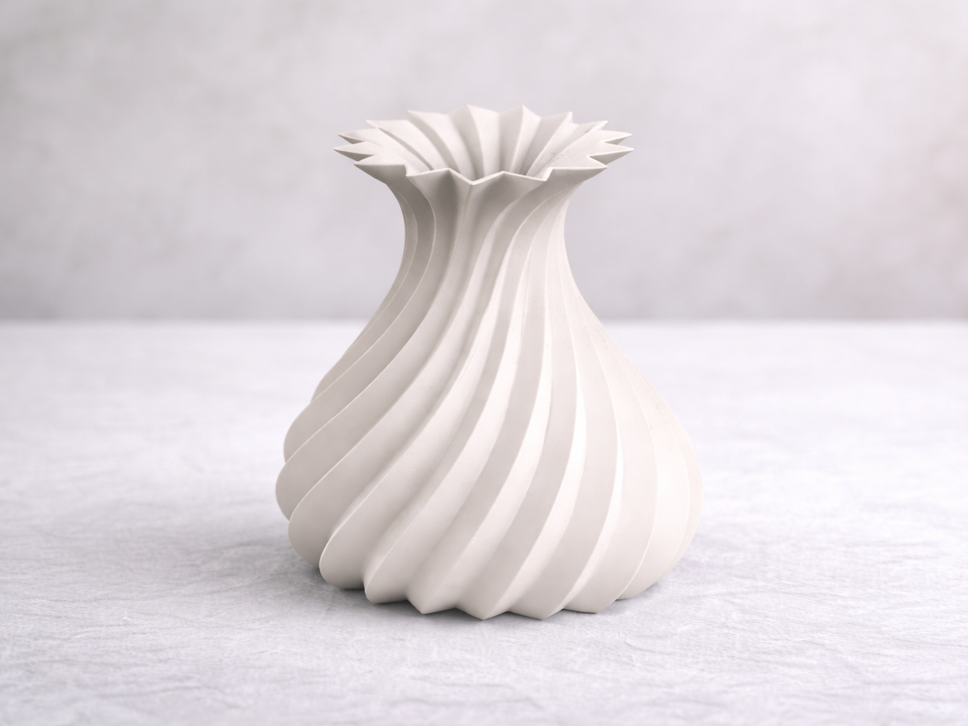 Vase torsadé moderne