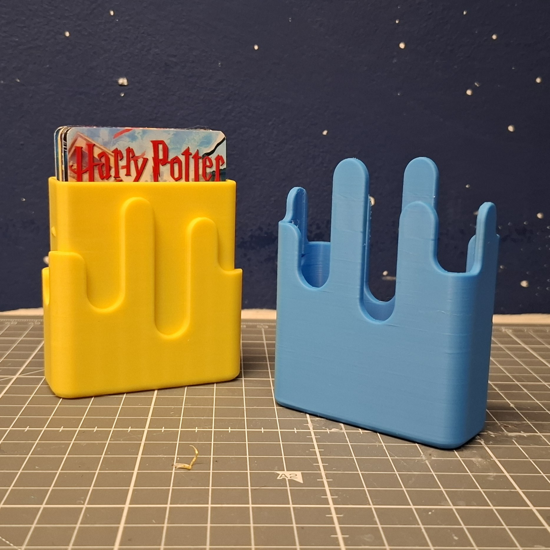 Miniatura 4 do modelo 3D Playing Card Deck Box Honey Drip