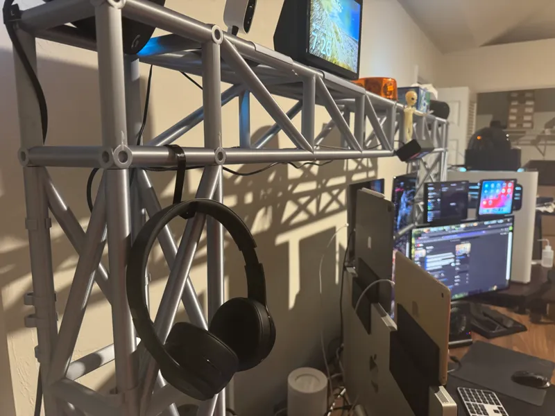 Desktop Truss System