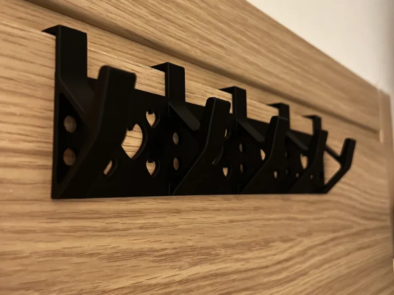 Clothes hanger for the door