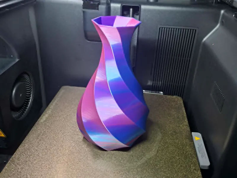 Elegant Polygon Spiral Vase (OptimizedSilk)