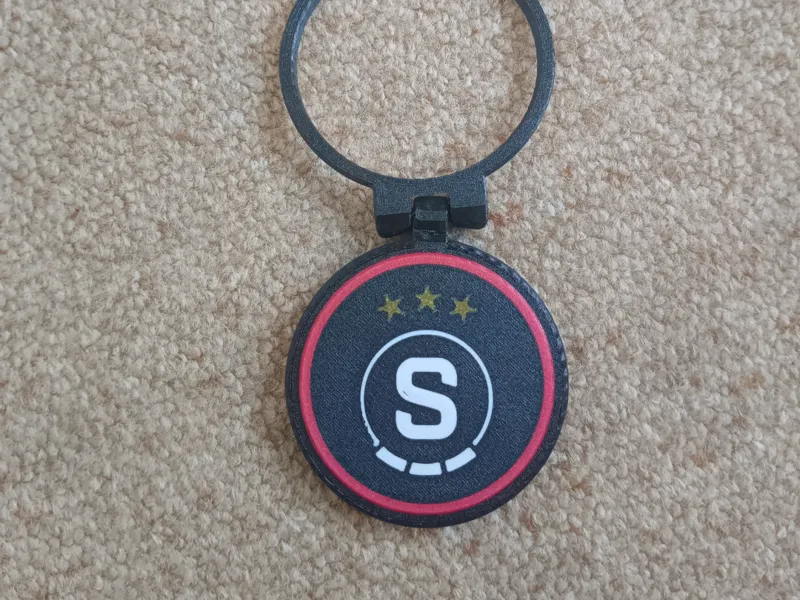 removable Sparta Praha emblem to lid metal can