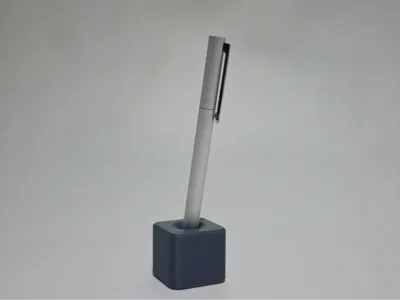 Simple single pen holder