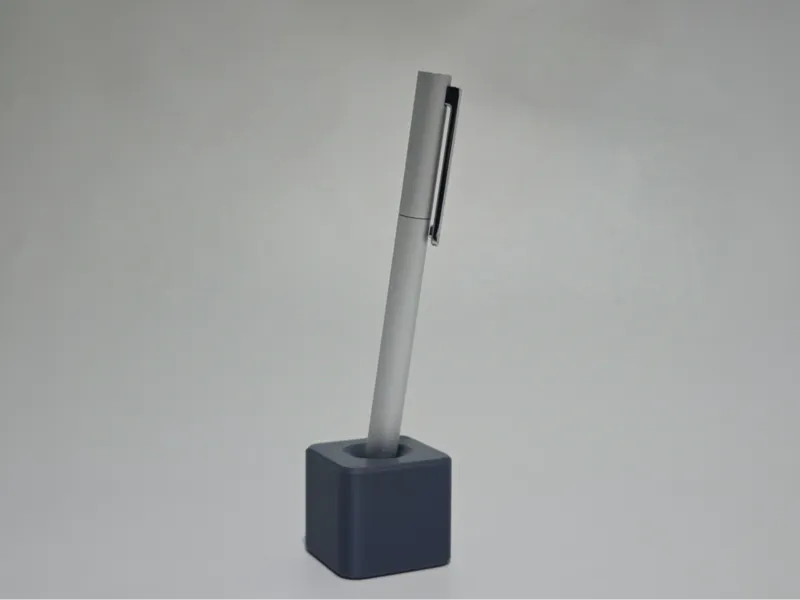 Simple single pen holder