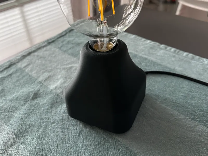 Minimalistische E27 Lampe (Bau Fassung) skalierbar