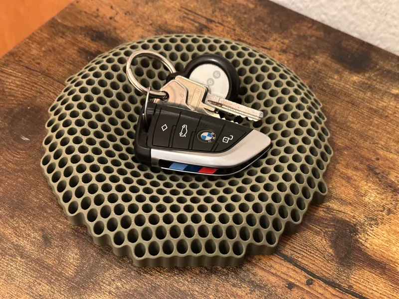 Hivvy - A modern honeycomb tray